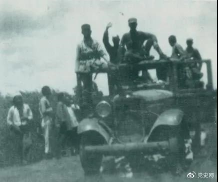 1938年3月31日，129師在邯長公路的響堂鋪伏擊日軍，這是在戰(zhàn)斗中繳獲的汽車。